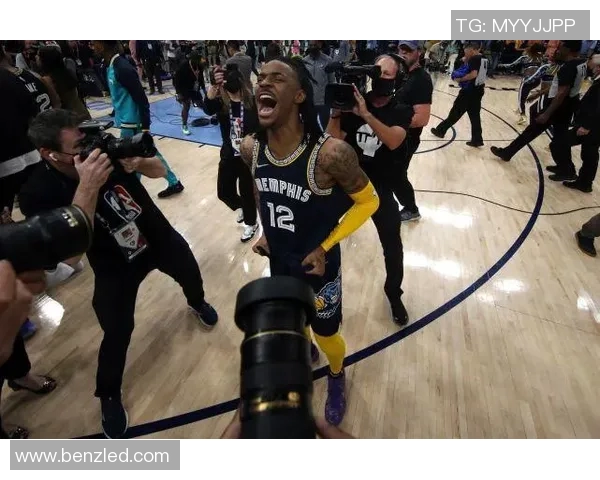 曼联与布莱顿激战正酣比分揭晓引发球迷热议 曼联与布莱顿激战正酣比分揭晓引发球迷热议